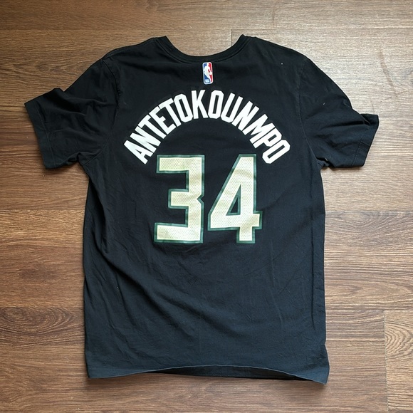 Nike Milwuakee Bucks/Giannis Antetokounmpo T-Shirt - Picture 4 of 5